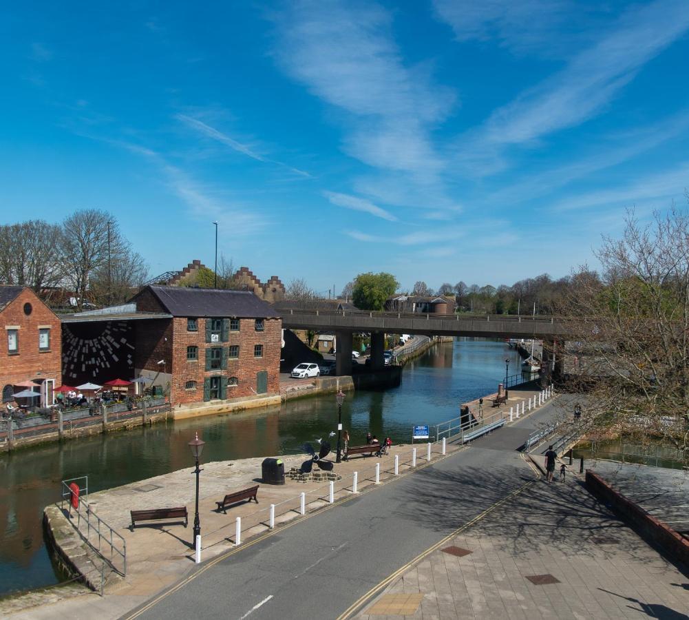 The Dolphin: Quayside Apartment with Stunning Views Newport  Exterior photo